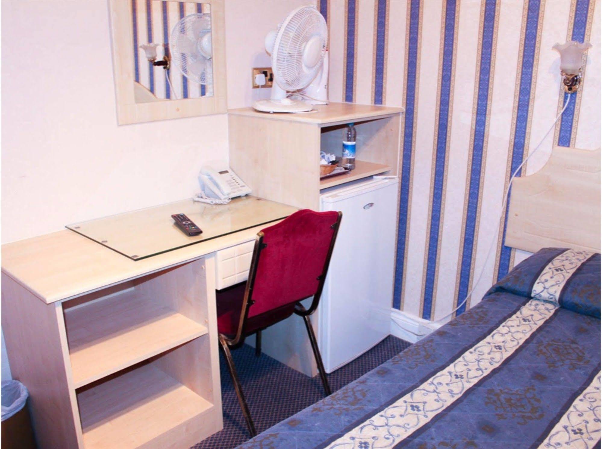Lampton Guest House เฮาน์สโลว์ ภายนอก รูปภาพ