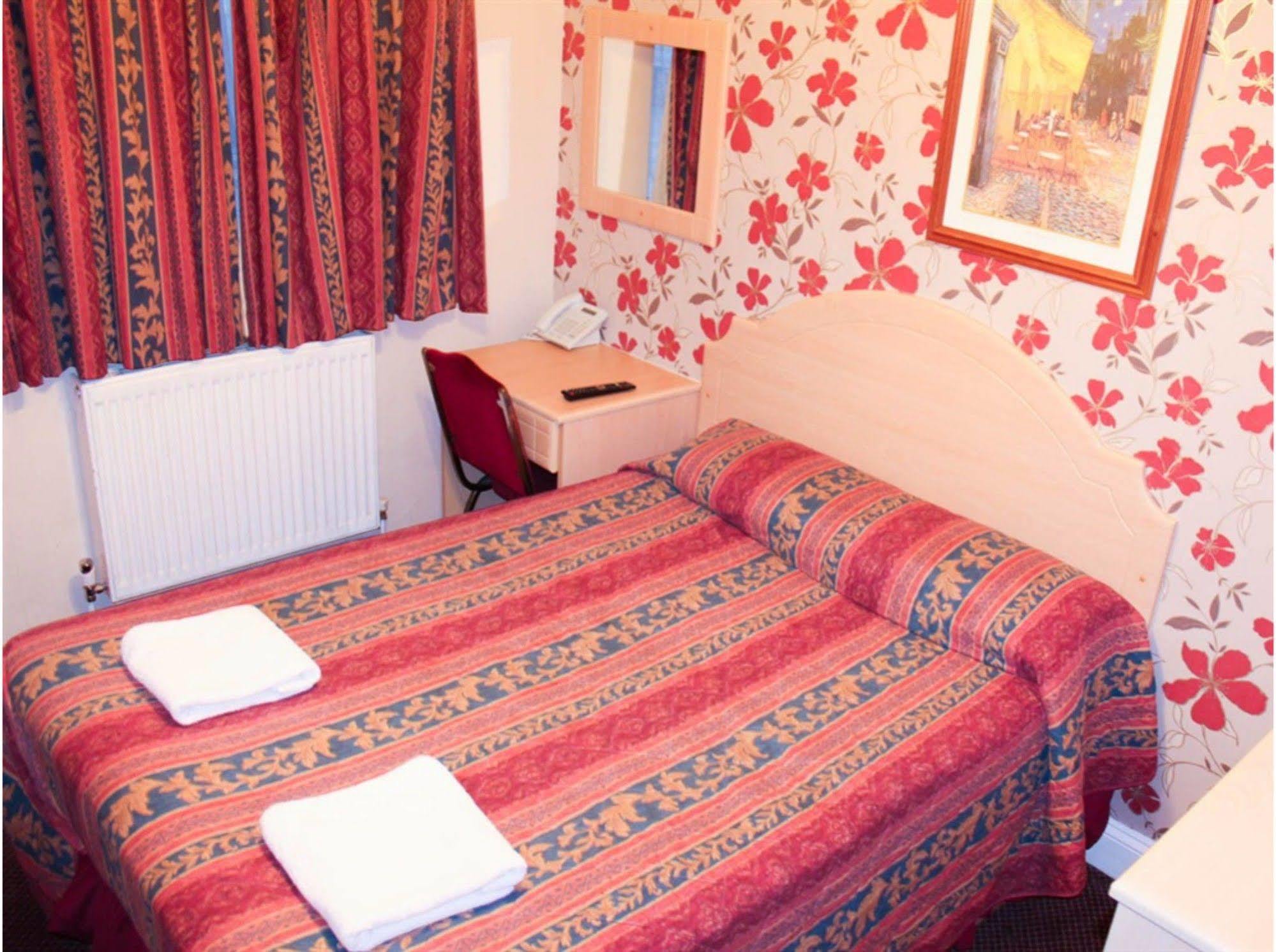 Lampton Guest House เฮาน์สโลว์ ภายนอก รูปภาพ