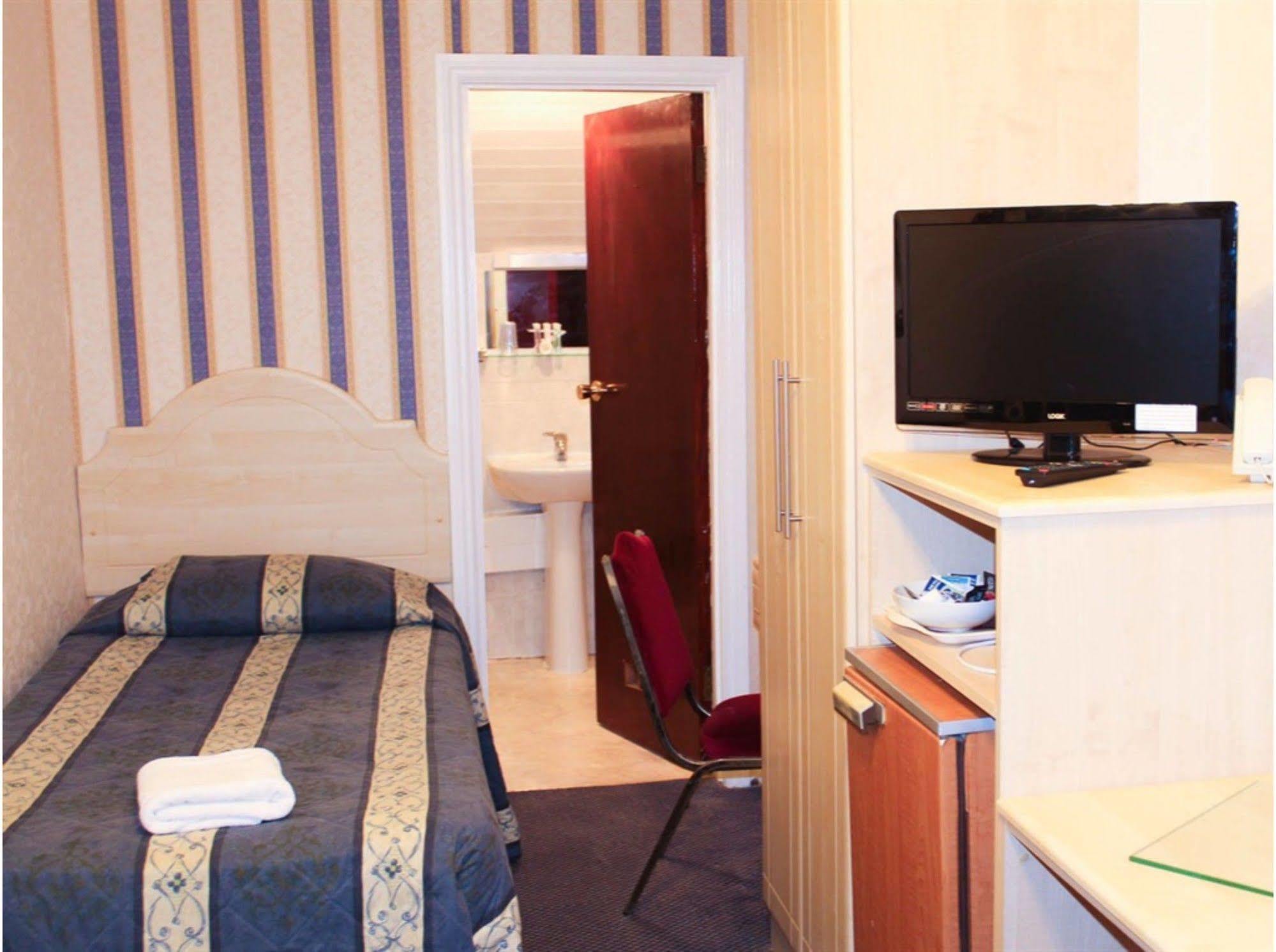 Lampton Guest House เฮาน์สโลว์ ภายนอก รูปภาพ