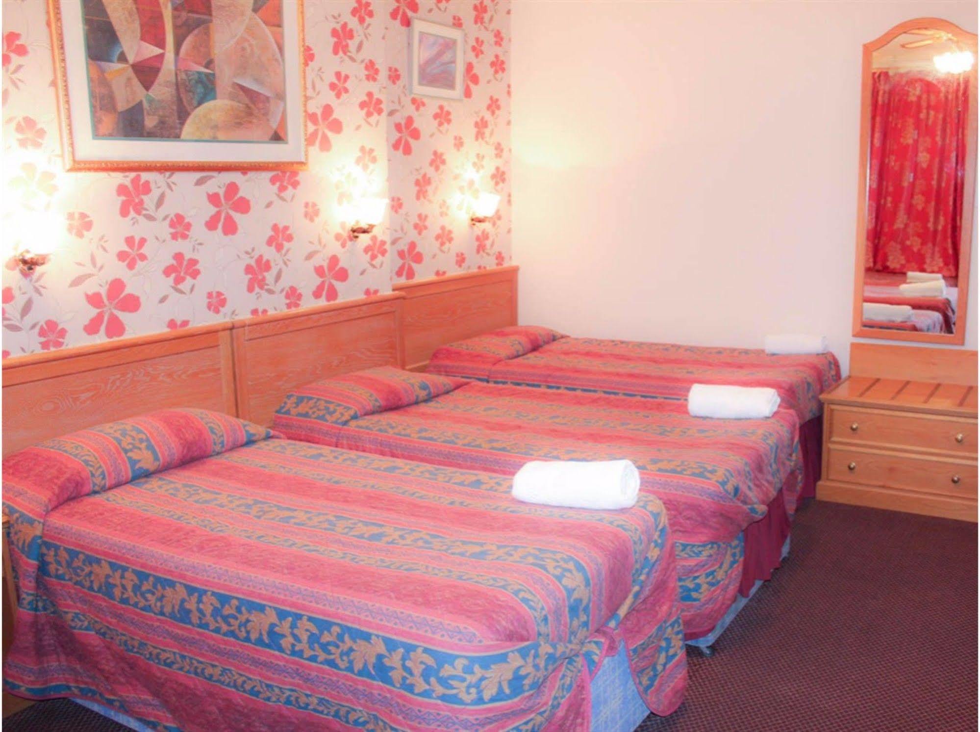 Lampton Guest House เฮาน์สโลว์ ภายนอก รูปภาพ