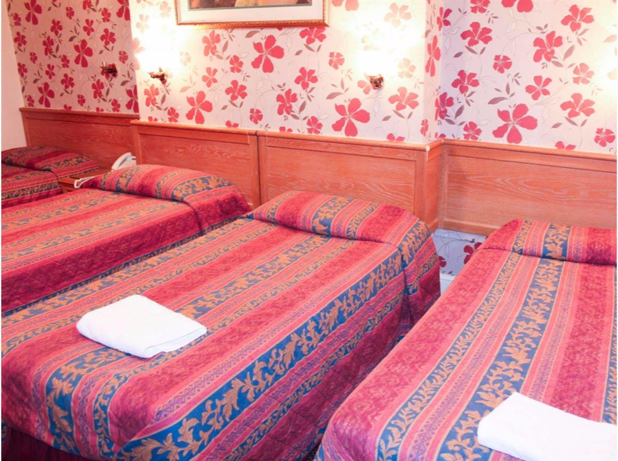 Lampton Guest House เฮาน์สโลว์ ภายนอก รูปภาพ