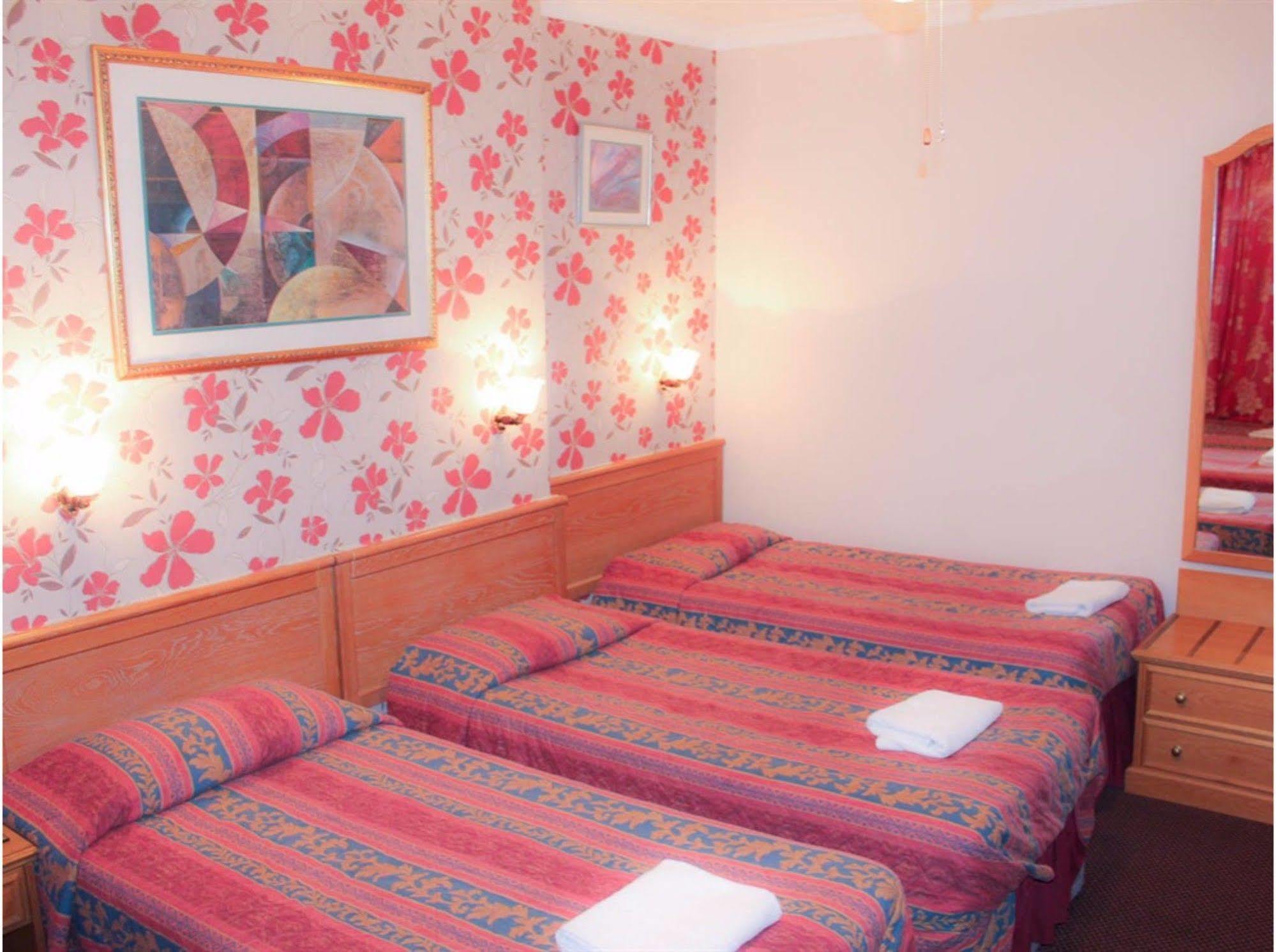 Lampton Guest House เฮาน์สโลว์ ภายนอก รูปภาพ
