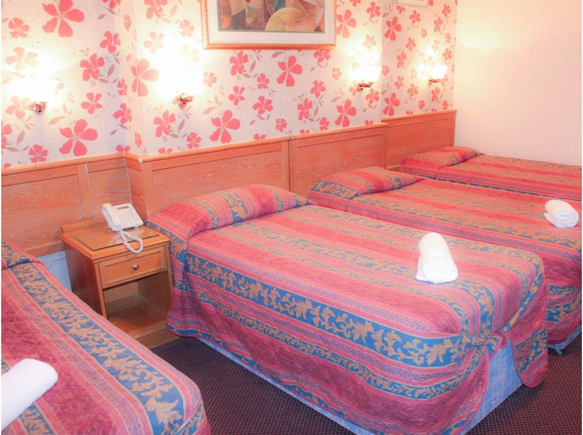 Lampton Guest House เฮาน์สโลว์ ภายนอก รูปภาพ