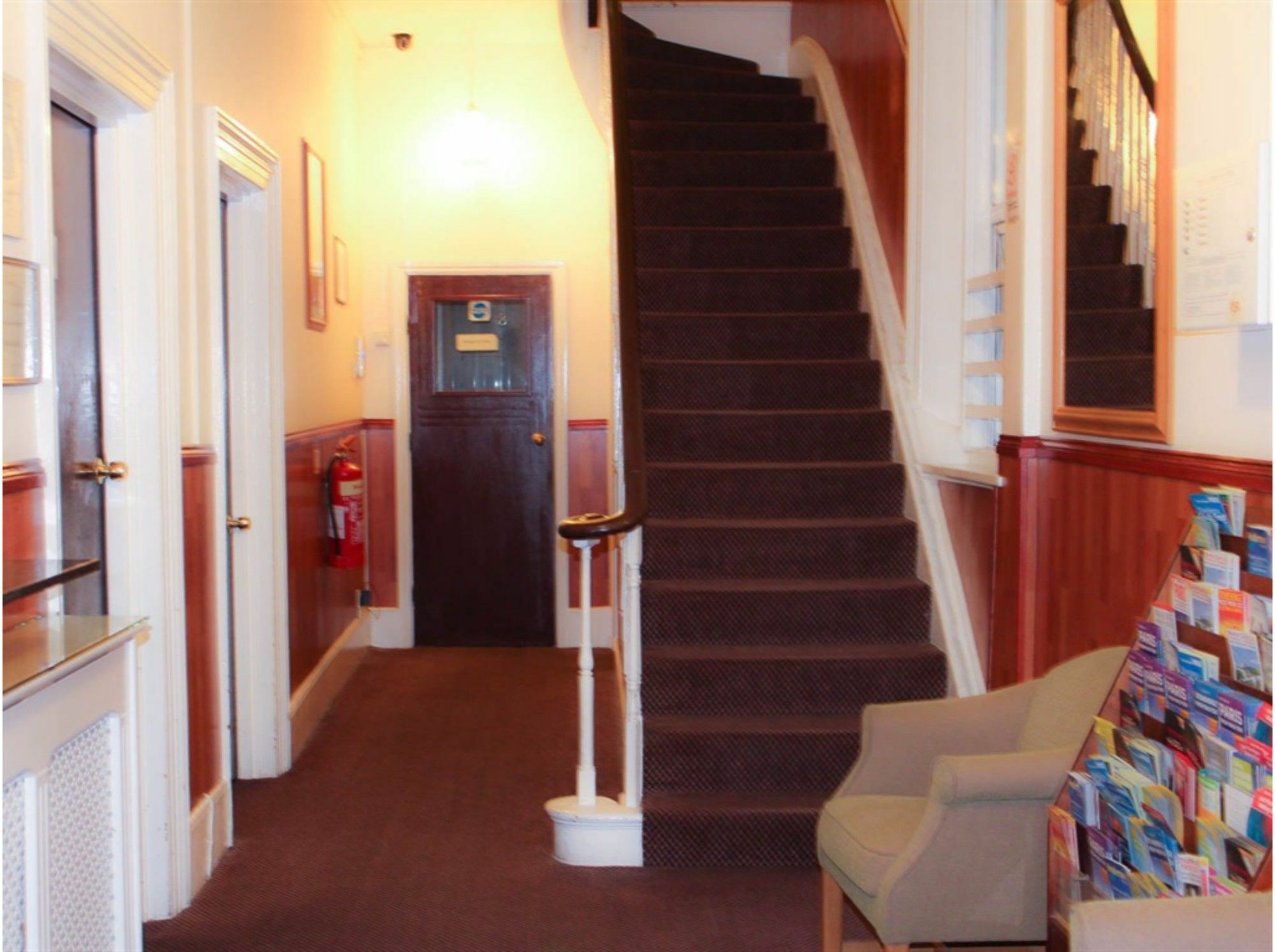 Lampton Guest House เฮาน์สโลว์ ภายนอก รูปภาพ