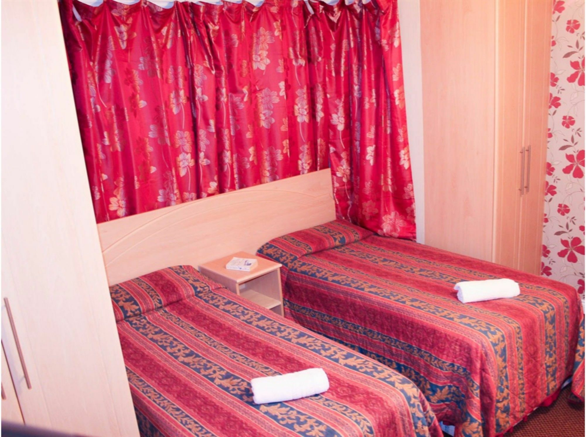 Lampton Guest House เฮาน์สโลว์ ภายนอก รูปภาพ