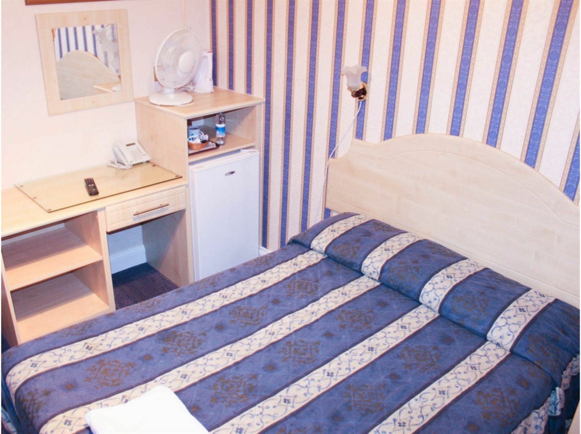 Lampton Guest House เฮาน์สโลว์ ภายนอก รูปภาพ